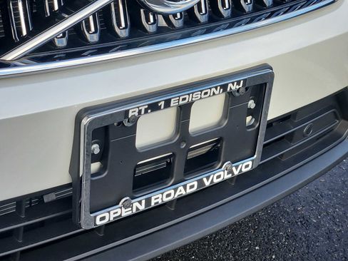 Used 2025 Volvo XC40 B5 Ultra w/ Protection Package Premier image 30