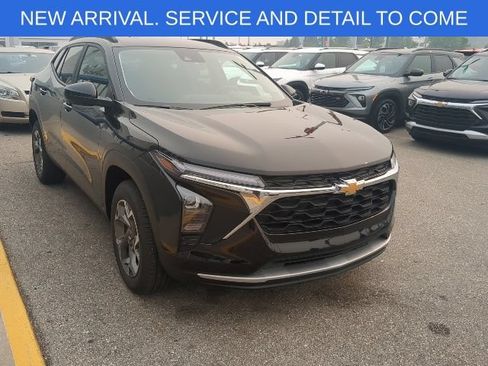 Used 2024 Chevrolet Trax LT w/ Driver Confidence Package FWD image 8