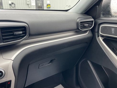 Used 2022 Ford Explorer XLT w/ Equipment Group 202A image 27