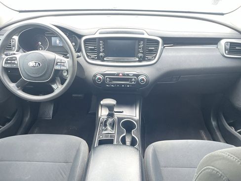 Used 2019 Kia Sorento FWD V6 image 12