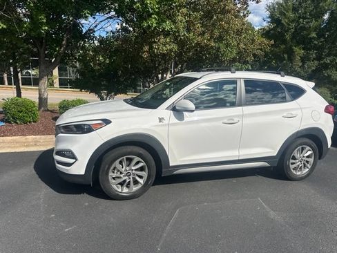 Used 2017 Hyundai Tucson SE w/ SE Popular Package 02 AWD/4WD image 3