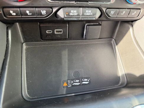 Used 2024 Chevrolet Suburban Premier image 26