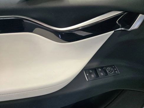 Used 2017 Tesla Model X 75D image 12