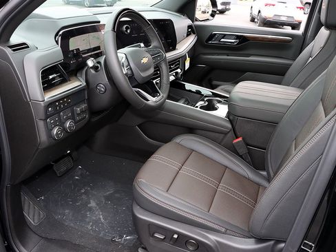 New 2026 Chevrolet Suburban High Country AWD/4WD image 12