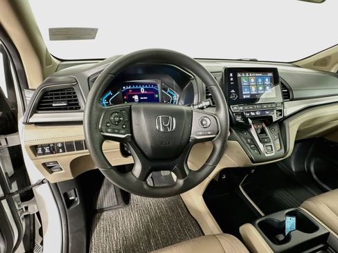Used 2024 Honda Odyssey EX image 11