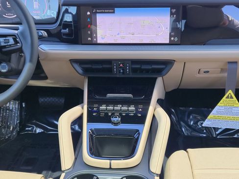New 2025 Porsche Cayenne image 18