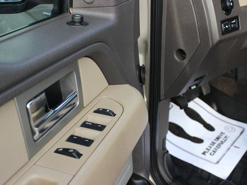 Used 2010 Ford F150 XLT image 4