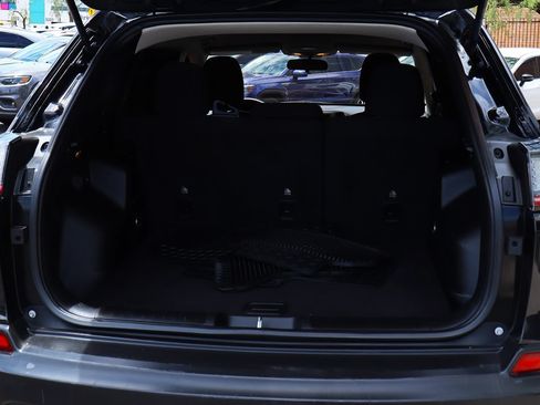 Used 2019 Jeep Cherokee Latitude w/ Popular Appearance Group FWD image 25