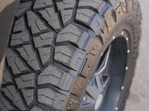 Used 2017 GMC Canyon SLE w/ All Terrain X Package image 34