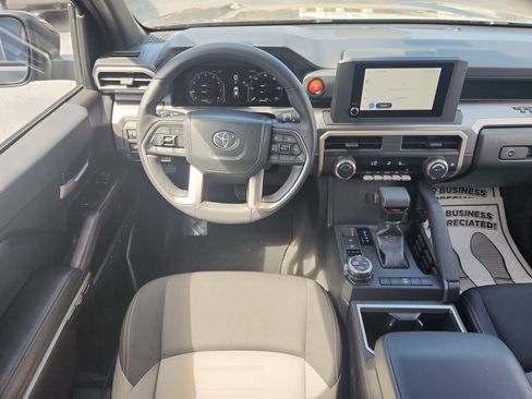 Used 2025 Toyota Tacoma TRD Off-Road image 33