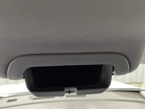 Used 2024 GMC Terrain SLE w/ Driver Convenience Package image 34