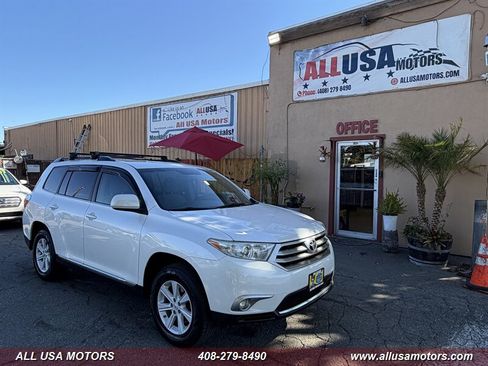 Used 2013 Toyota Highlander Plus AWD/4WD image 3