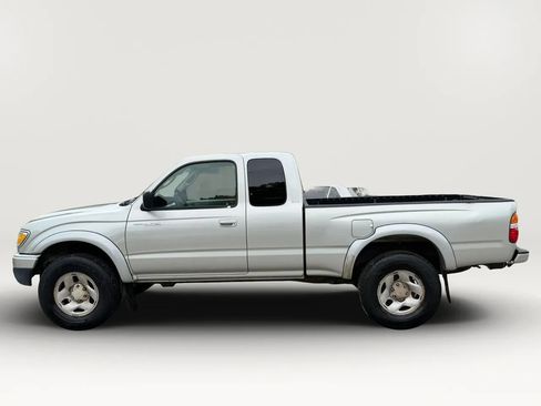 Used 2004 Toyota Tacoma PreRunner RWD image 6