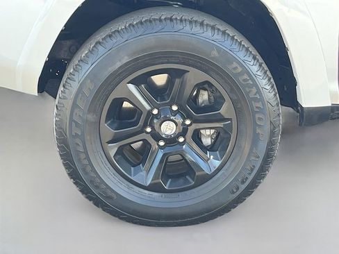 Used 2024 Toyota 4Runner SR5 Premium w/ Moonroof Package AWD/4WD image 32