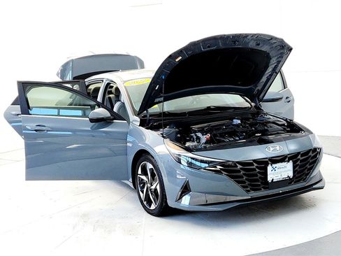 Used 2022 Hyundai Elantra Limited image 9