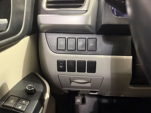 Used 2016 Toyota Highlander XLE image 17