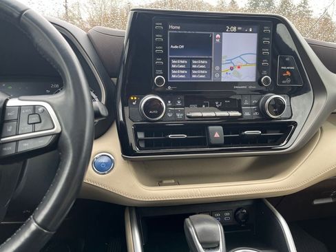 Used 2022 Toyota Highlander XLE image 21