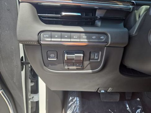 Used 2023 Cadillac Escalade Premium Luxury Platinum AWD/4WD image 23