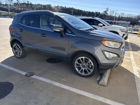 Used 2018 Ford EcoSport Titanium image 2