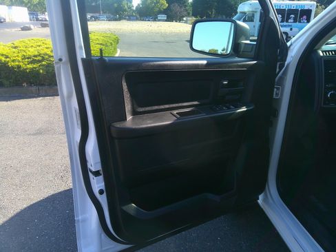 Used 2016 RAM 1500 Tradesman w/ Popular Equipment Group AWD/4WD image 11