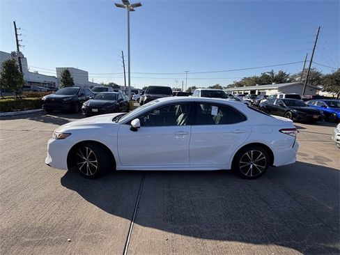 Used 2020 Toyota Camry SE image 7