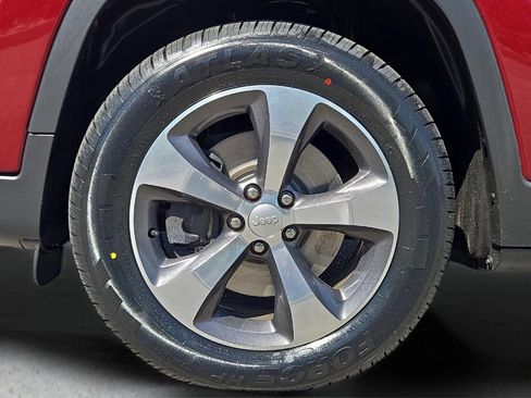 Used 2019 Jeep Cherokee Limited AWD/4WD image 8