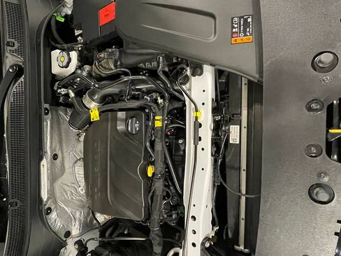 Used 2024 Chevrolet Trax RS FWD image 36