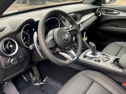 New 2025 Alfa Romeo Stelvio Sprint image 6