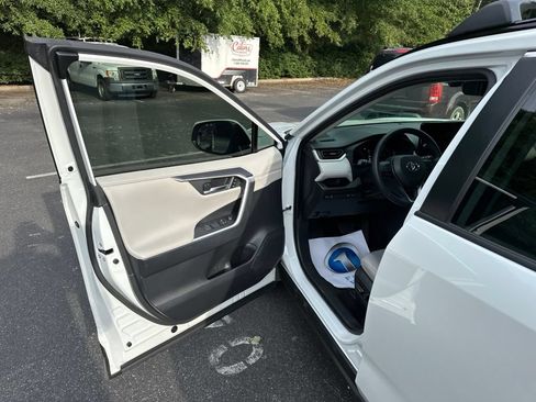 Used 2025 Toyota RAV4 Limited AWD/4WD image 19