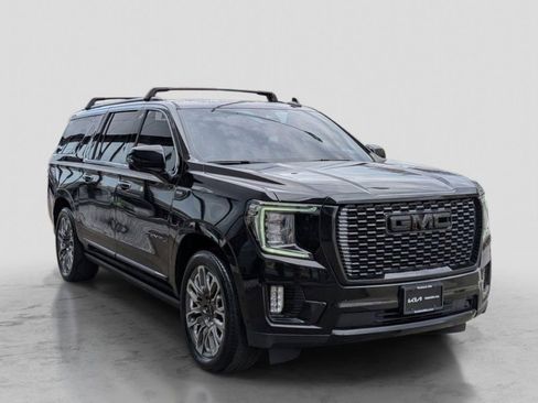 Used 2023 GMC Yukon XL Denali Ultimate AWD/4WD image 4