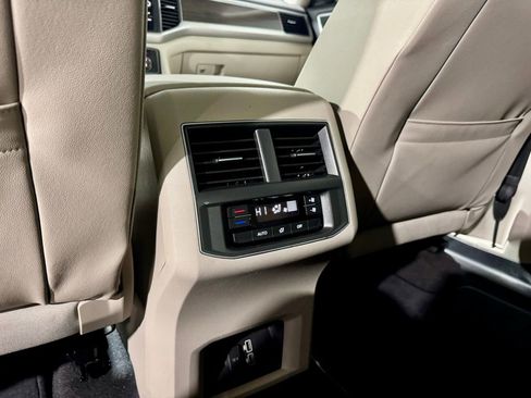 Used 2019 Volkswagen Atlas SE w/ Towing Package image 27