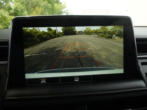 Used 2021 GMC Yukon XL AT4 AWD/4WD image 14