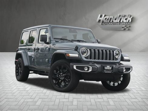 Used 2025 Jeep Wrangler Unlimited Sahara w/ Safety Group AWD/4WD image 2