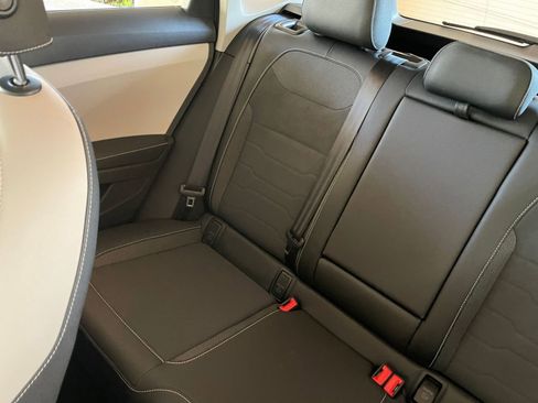 Used 2025 Volkswagen Taos SE image 39