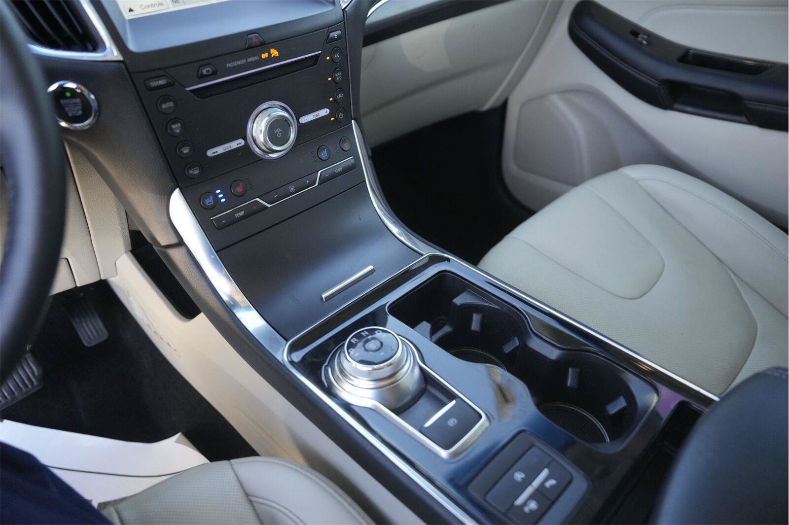 Used 2019 Ford Edge Titanium w/ Equipment Group 301A FWD image 29