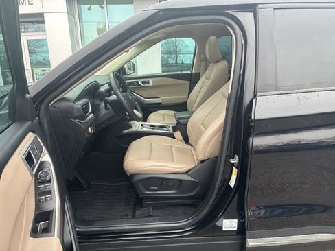 Certified 2022 Ford Explorer XLT w/ Equipment Group 202A image 19