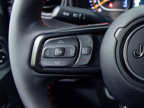 Used 2024 Jeep Gladiator Rubicon w/ Convenience Group image 13