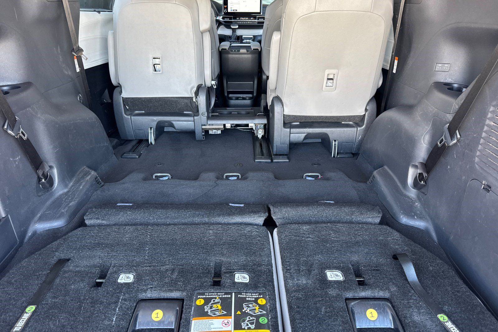 Used 2026 Toyota Sienna XLE FWD image 25