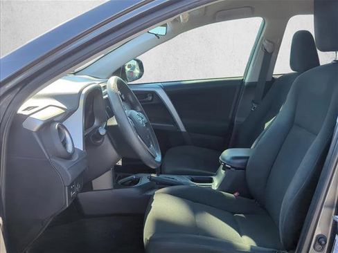 Used 2018 Toyota RAV4 LE image 9