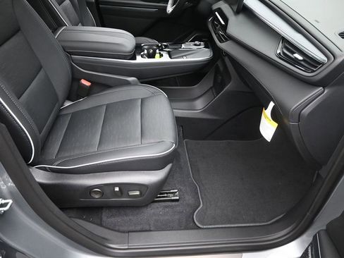 Used 2025 Buick Enclave Sport Touring w/ Power Package image 7