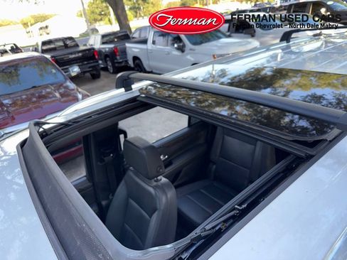 Used 2022 Chevrolet Suburban LT AWD/4WD image 11