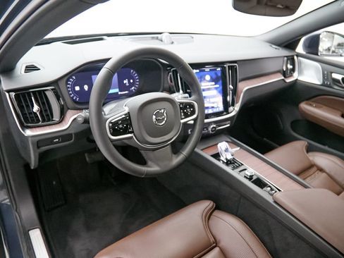 Certified 2025 Volvo V60 B5 Cross Country Ultra AWD/4WD image 12