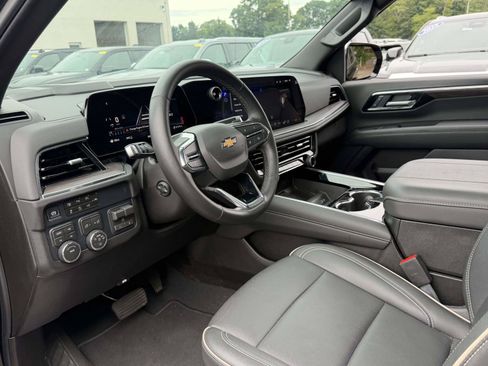 Used 2026 Chevrolet Tahoe Premier w/ Sun And Tow Package AWD/4WD image 13