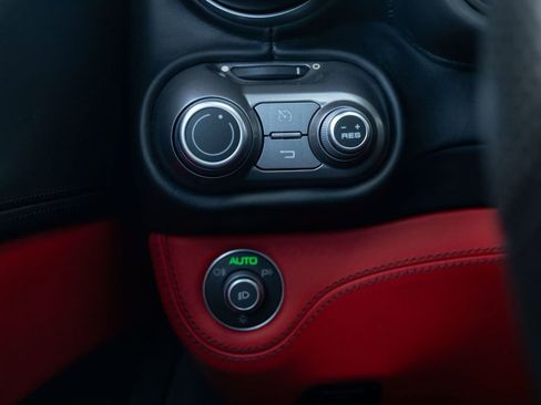 Used 2019 Ferrari Portofino image 40