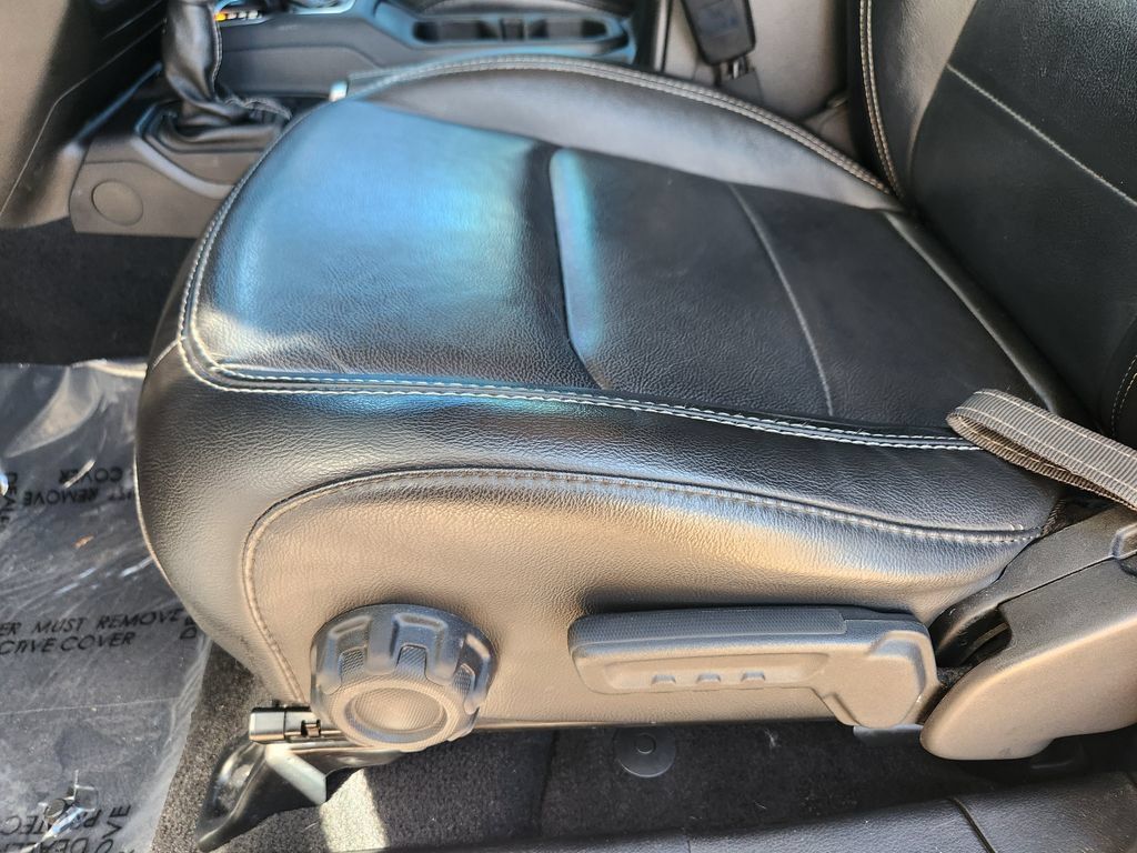 Used 2020 Jeep Wrangler Unlimited Sahara AWD/4WD image 15
