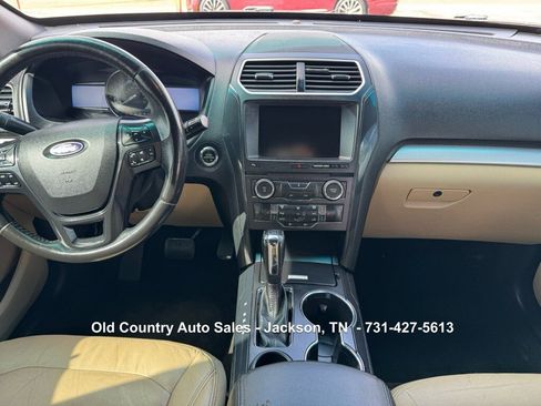 Used 2016 Ford Explorer XLT w/ Equipment Group 202A image 14