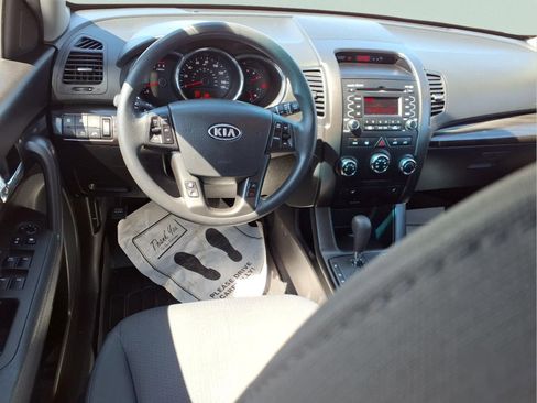 Used 2012 Kia Sorento LX w/ Convenience Pkg FWD image 3