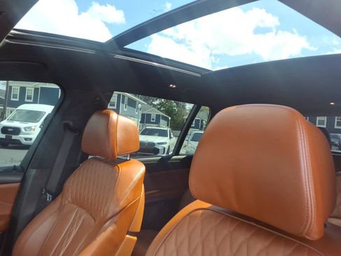 Used 2025 BMW X7 xDrive40i w/ M Sport Package image 7