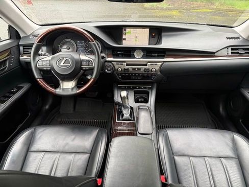 Used 2018 Lexus ES 350 w/ Luxury Package w/Wood Trim FWD image 18