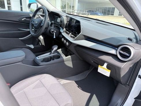 New 2026 Chevrolet Trax LS w/ LS Convenience Package FWD image 15
